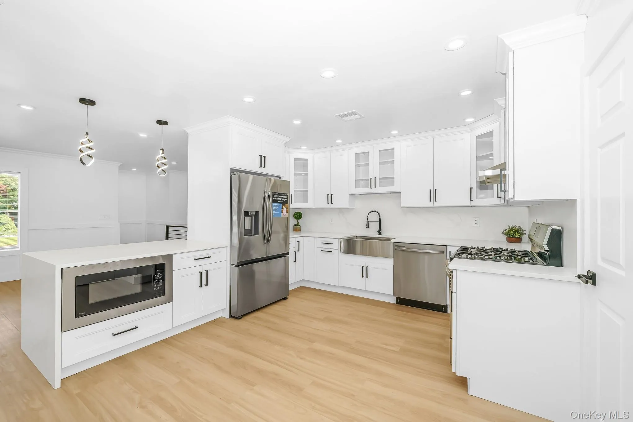48 Joan Avenue, Brookhaven, NY, 3 Bedrooms Bedrooms, 8 Rooms Rooms,2 BathroomsBathrooms,Residential,For Rent,Joan,0,1033138 48 Joan Avenue, Brookhaven, NY, 3 Bedrooms Bedrooms, 8 Rooms Rooms,2 BathroomsBathrooms,Residential,For Rent,Joan,0,1033138