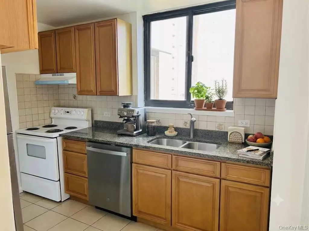 138-35 elder Avenue, New York, NY, 1 Bedroom Bedrooms, 3 Rooms Rooms,1 BathroomBathrooms,Residential,For Rent,elder,0,1033152 138-35 elder Avenue, New York, NY, 1 Bedroom Bedrooms, 3 Rooms Rooms,1 BathroomBathrooms,Residential,For Rent,elder,0,1033152