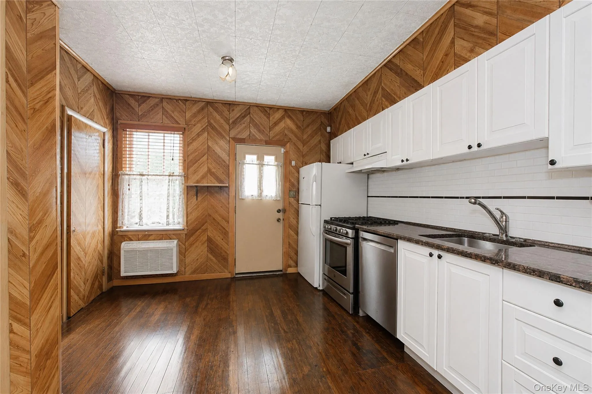 147-27 20th Avenue, New York, NY, 4 Bedrooms Bedrooms, 9 Rooms Rooms,1 BathroomBathrooms,Residential,For Rent,20th,0,1033178 147-27 20th Avenue, New York, NY, 4 Bedrooms Bedrooms, 9 Rooms Rooms,1 BathroomBathrooms,Residential,For Rent,20th,0,1033178