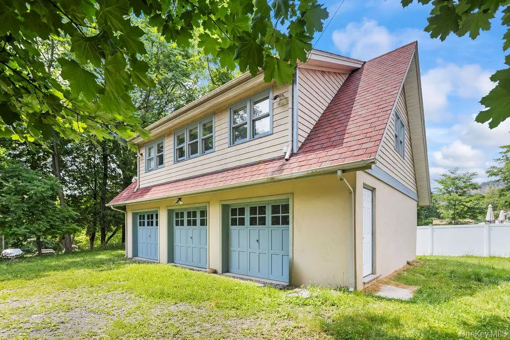 281-283 Old Haverstraw Road, Clarkstown, NY, 3 Bedrooms Bedrooms, 5 Rooms Rooms,2 BathroomsBathrooms,Residential,For Rent,Old Haverstraw,0,1033183 281-283 Old Haverstraw Road, Clarkstown, NY, 3 Bedrooms Bedrooms, 5 Rooms Rooms,2 BathroomsBathrooms,Residential,For Rent,Old Haverstraw,0,1033183