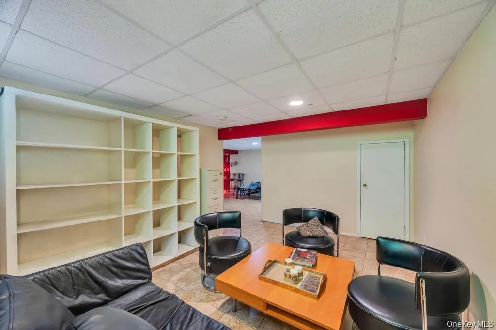 28 Penn Drive, Huntington, NY, 4 Bedrooms Bedrooms, 7 Rooms Rooms,3 BathroomsBathrooms,Residential,For Rent,Penn Drive,0,1033190 28 Penn Drive, Huntington, NY, 4 Bedrooms Bedrooms, 7 Rooms Rooms,3 BathroomsBathrooms,Residential,For Rent,Penn Drive,0,1033190