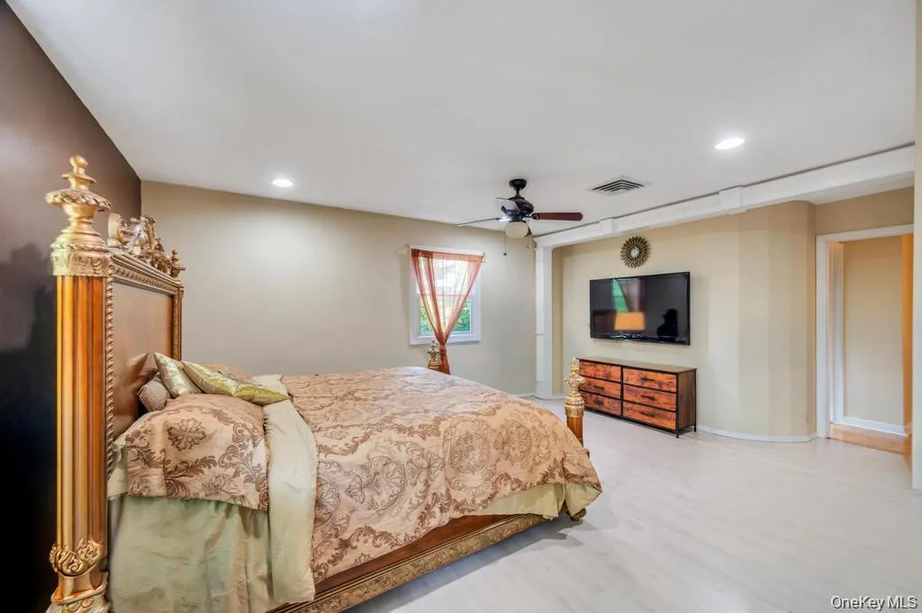 28 Penn Drive, Huntington, NY, 4 Bedrooms Bedrooms, 7 Rooms Rooms,3 BathroomsBathrooms,Residential,For Rent,Penn Drive,0,1033190 28 Penn Drive, Huntington, NY, 4 Bedrooms Bedrooms, 7 Rooms Rooms,3 BathroomsBathrooms,Residential,For Rent,Penn Drive,0,1033190