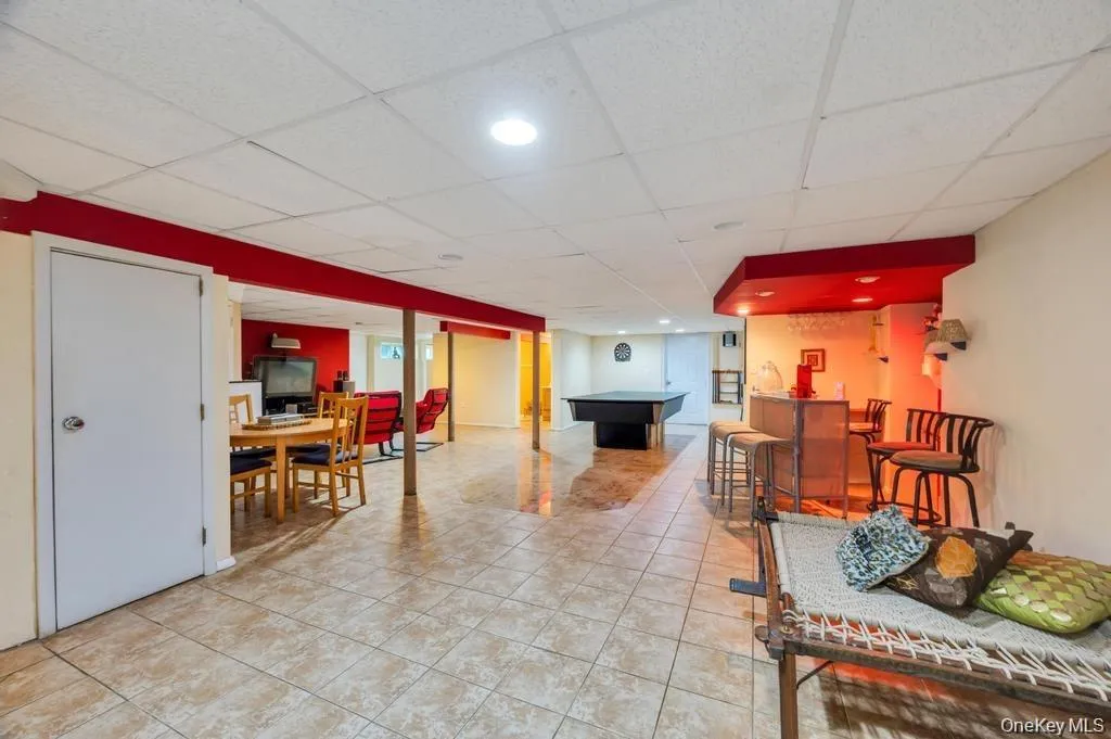 28 Penn Drive, Huntington, NY, 4 Bedrooms Bedrooms, 7 Rooms Rooms,3 BathroomsBathrooms,Residential,For Rent,Penn Drive,0,1033190 28 Penn Drive, Huntington, NY, 4 Bedrooms Bedrooms, 7 Rooms Rooms,3 BathroomsBathrooms,Residential,For Rent,Penn Drive,0,1033190