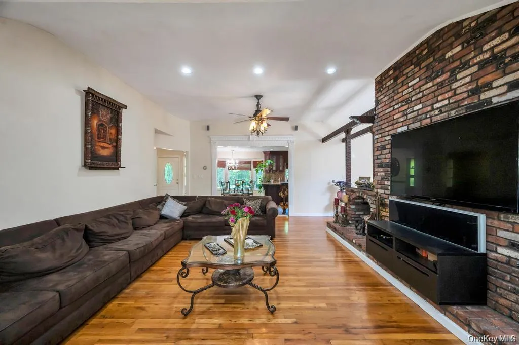 28 Penn Drive, Huntington, NY, 4 Bedrooms Bedrooms, 7 Rooms Rooms,3 BathroomsBathrooms,Residential,For Rent,Penn Drive,0,1033190 28 Penn Drive, Huntington, NY, 4 Bedrooms Bedrooms, 7 Rooms Rooms,3 BathroomsBathrooms,Residential,For Rent,Penn Drive,0,1033190