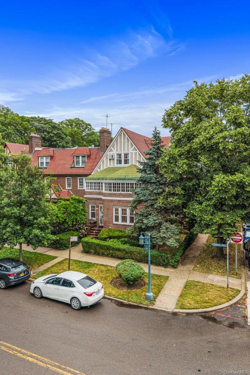 102-02 Ascan Avenue, New York, NY, 4 Bedrooms Bedrooms, 12 Rooms Rooms,3 BathroomsBathrooms,Residential,For Rent,Ascan,0,1033196 102-02 Ascan Avenue, New York, NY, 4 Bedrooms Bedrooms, 12 Rooms Rooms,3 BathroomsBathrooms,Residential,For Rent,Ascan,0,1033196