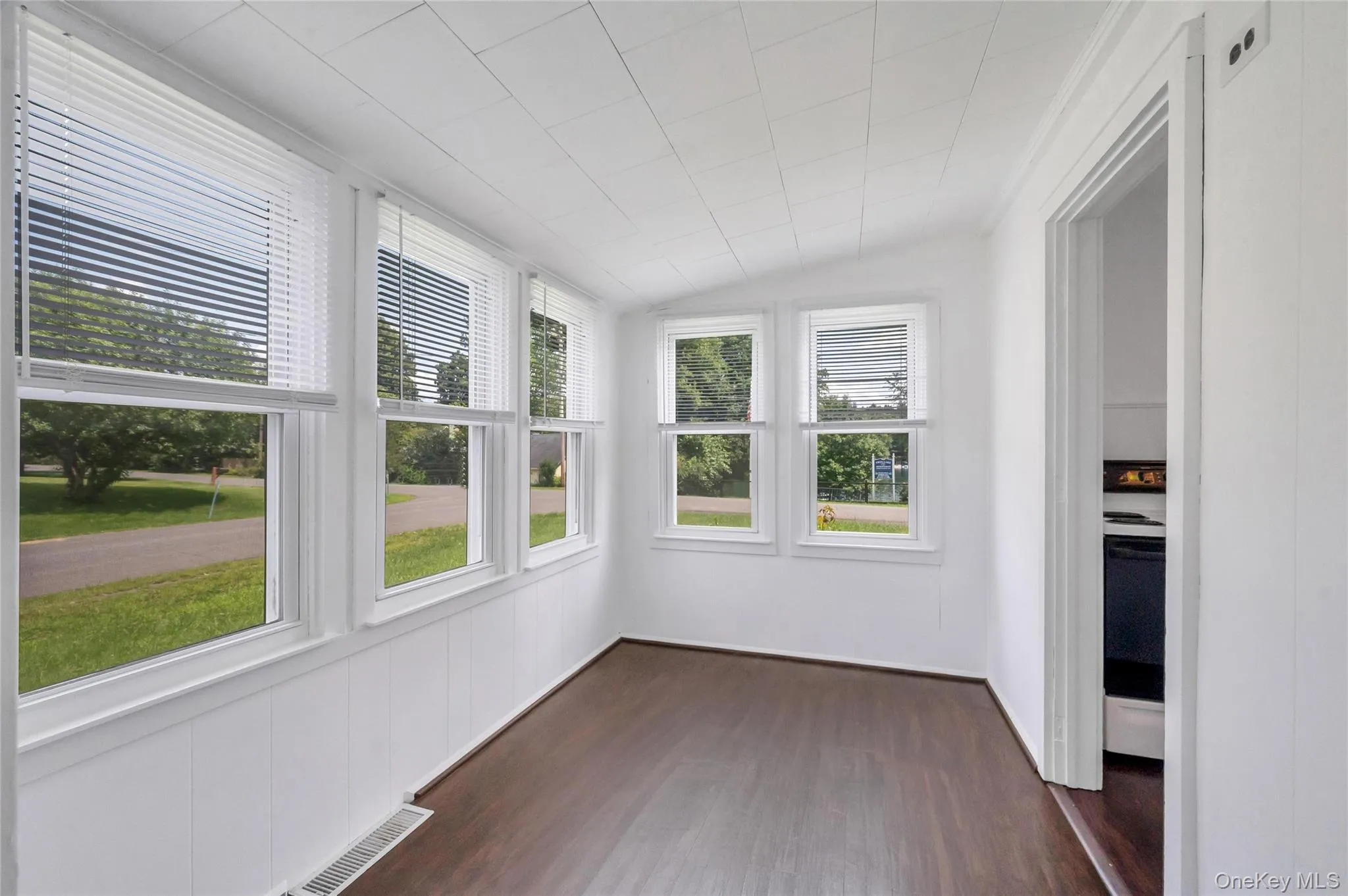 34 Shore Drive, Livingston, NY, 2 Bedrooms Bedrooms, 4 Rooms Rooms,1 BathroomBathrooms,Residential,For Rent,Shore,0,1033202 34 Shore Drive, Livingston, NY, 2 Bedrooms Bedrooms, 4 Rooms Rooms,1 BathroomBathrooms,Residential,For Rent,Shore,0,1033202