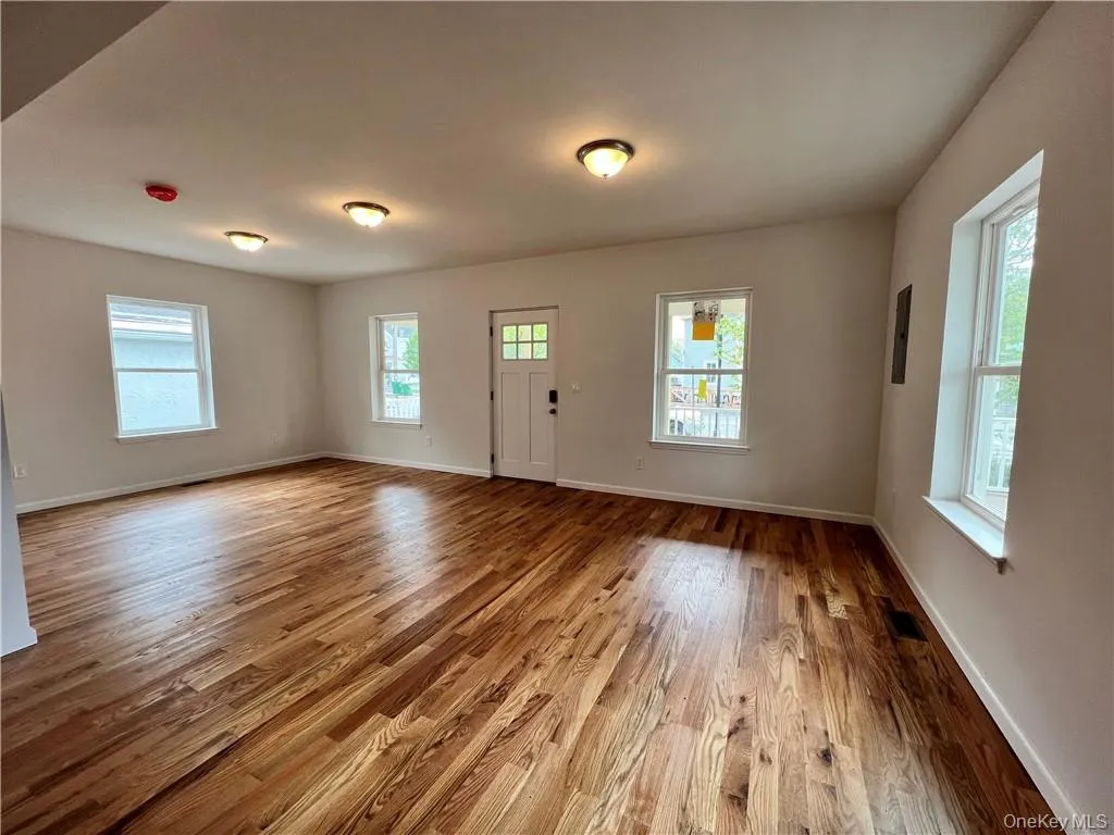 Dining Room/Living Room Dining Room/Living Room