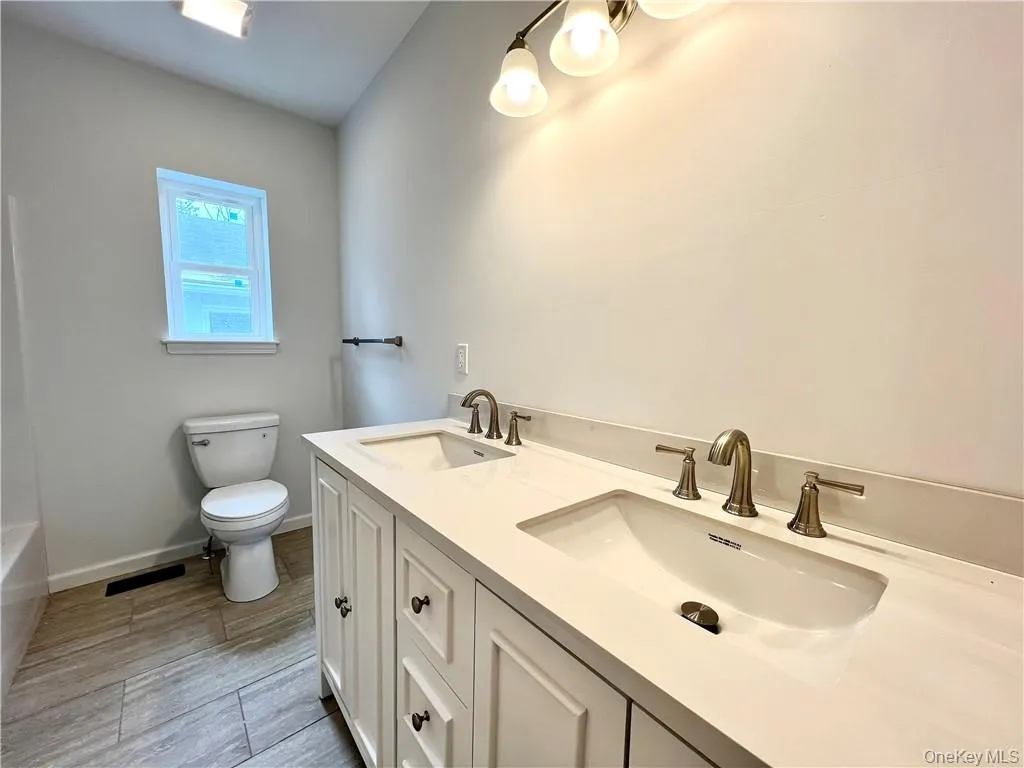 Bathroom with tub/shower combination Bathroom with tub/shower combination