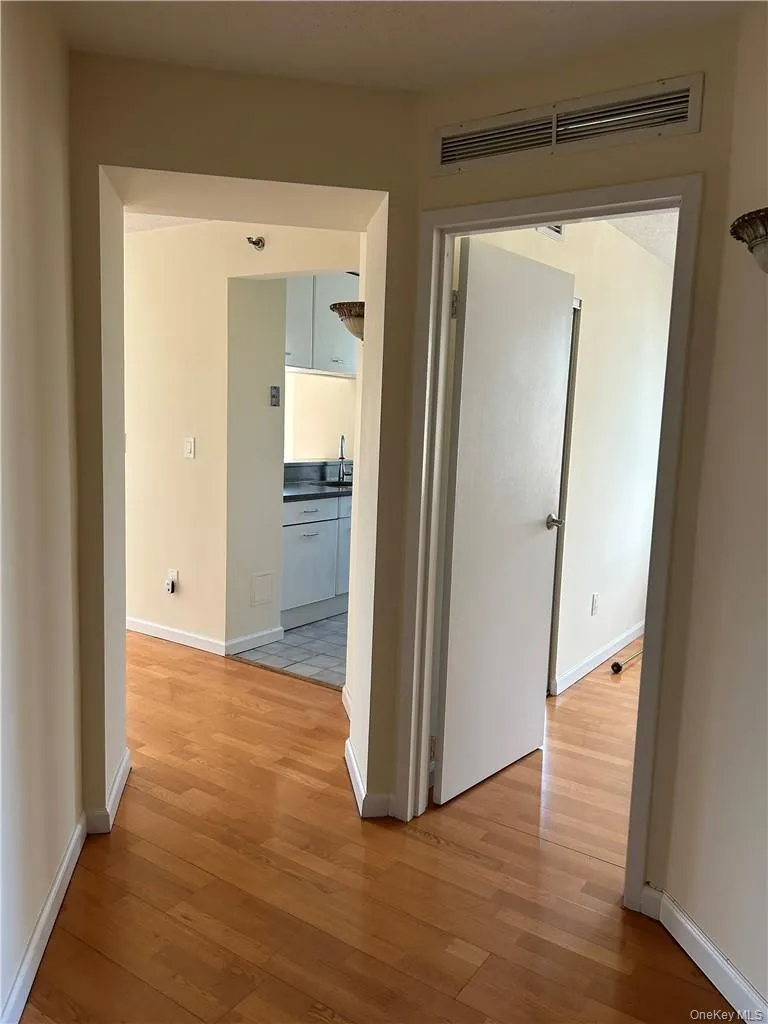 4 Martine Avenue, White Plains, NY, 2 Bedrooms Bedrooms, 4 Rooms Rooms,2 BathroomsBathrooms,Residential Lease,For Rent,Martine,0,1033206 4 Martine Avenue, White Plains, NY, 2 Bedrooms Bedrooms, 4 Rooms Rooms,2 BathroomsBathrooms,Residential Lease,For Rent,Martine,0,1033206