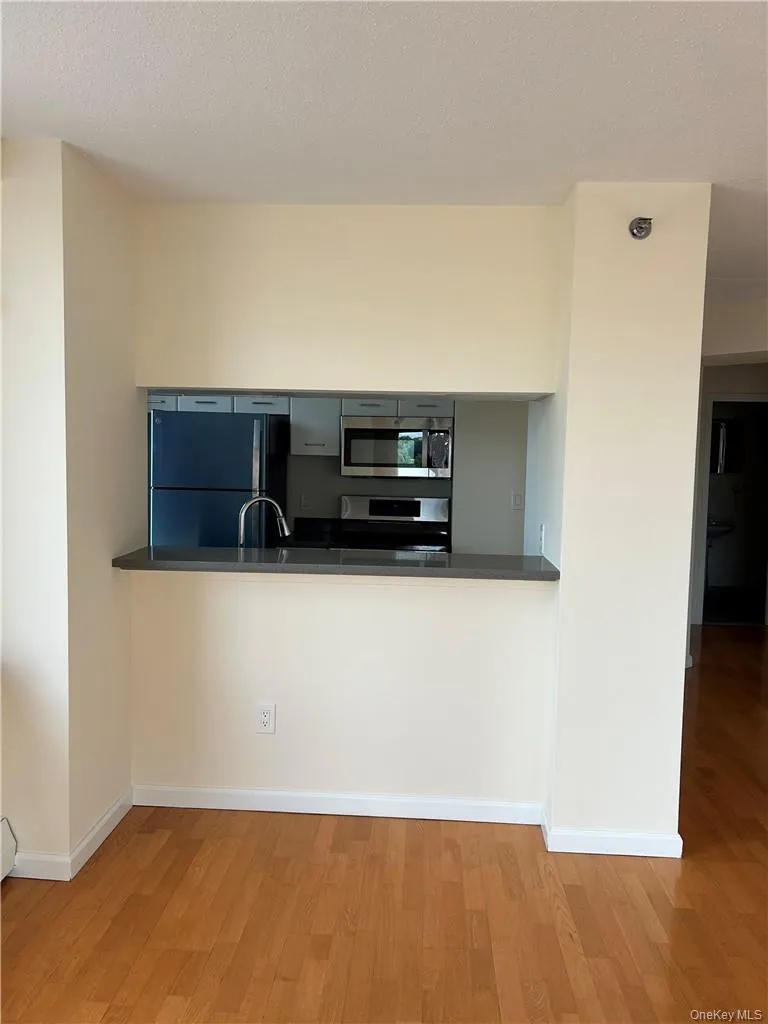 4 Martine Avenue, White Plains, NY, 2 Bedrooms Bedrooms, 4 Rooms Rooms,2 BathroomsBathrooms,Residential Lease,For Rent,Martine,0,1033206 4 Martine Avenue, White Plains, NY, 2 Bedrooms Bedrooms, 4 Rooms Rooms,2 BathroomsBathrooms,Residential Lease,For Rent,Martine,0,1033206