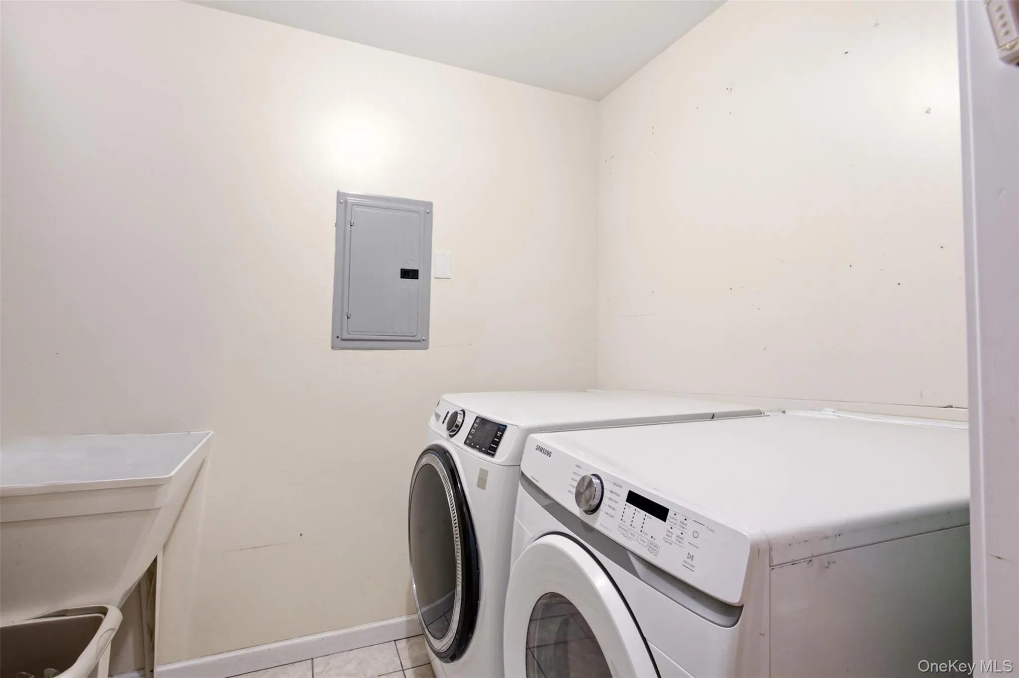 16 Elm Street, Ramapo, NY, 4 Bedrooms Bedrooms, 9 Rooms Rooms,2 BathroomsBathrooms,Residential,For Rent,Elm,0,1033208 16 Elm Street, Ramapo, NY, 4 Bedrooms Bedrooms, 9 Rooms Rooms,2 BathroomsBathrooms,Residential,For Rent,Elm,0,1033208