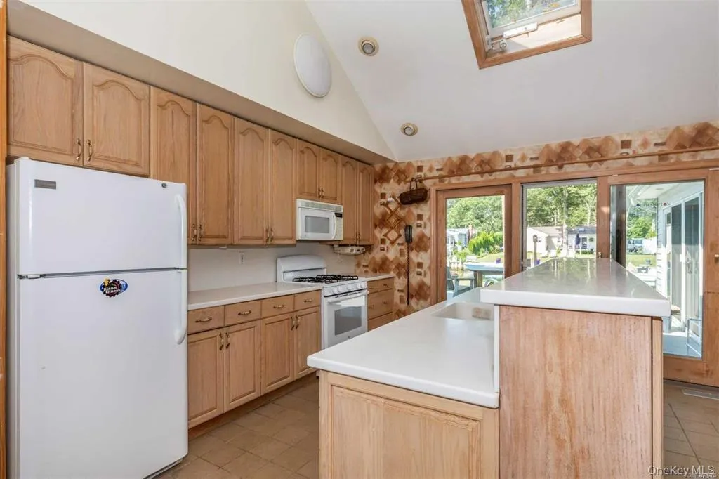 18 Tarpon Road, Southampton, NY, 4 Bedrooms Bedrooms, 11 Rooms Rooms,3 BathroomsBathrooms,Residential Lease,For Rent,Tarpon,0,1033209 18 Tarpon Road, Southampton, NY, 4 Bedrooms Bedrooms, 11 Rooms Rooms,3 BathroomsBathrooms,Residential Lease,For Rent,Tarpon,0,1033209