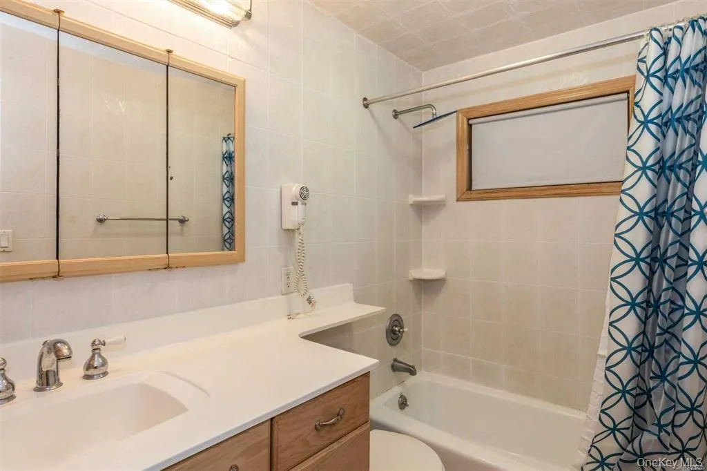 18 Tarpon Road, Southampton, NY, 4 Bedrooms Bedrooms, 11 Rooms Rooms,3 BathroomsBathrooms,Residential Lease,For Rent,Tarpon,0,1033209 18 Tarpon Road, Southampton, NY, 4 Bedrooms Bedrooms, 11 Rooms Rooms,3 BathroomsBathrooms,Residential Lease,For Rent,Tarpon,0,1033209