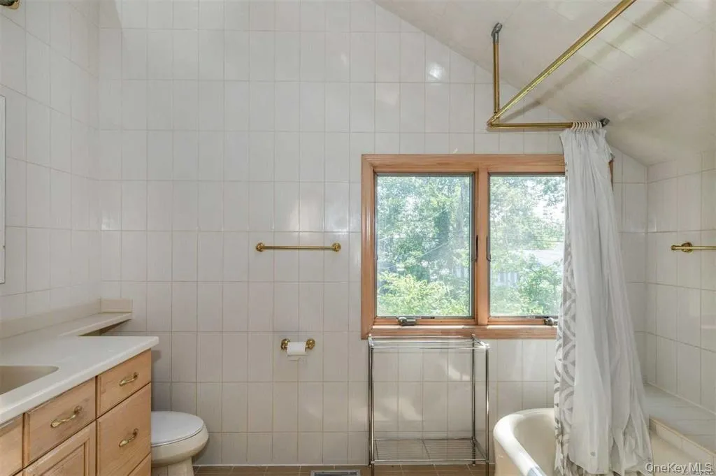 18 Tarpon Road, Southampton, NY, 4 Bedrooms Bedrooms, 11 Rooms Rooms,3 BathroomsBathrooms,Residential Lease,For Rent,Tarpon,0,1033209 18 Tarpon Road, Southampton, NY, 4 Bedrooms Bedrooms, 11 Rooms Rooms,3 BathroomsBathrooms,Residential Lease,For Rent,Tarpon,0,1033209