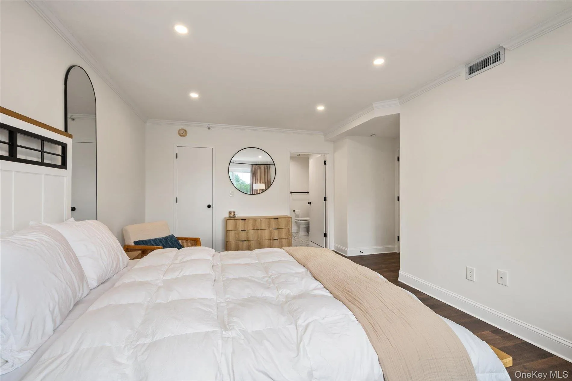 242 Maple Avenue, North Hempstead, NY, 5 Bedrooms Bedrooms, 5 Rooms Rooms,2 BathroomsBathrooms,Residential Lease,For Rent,Maple,0,1033210 242 Maple Avenue, North Hempstead, NY, 5 Bedrooms Bedrooms, 5 Rooms Rooms,2 BathroomsBathrooms,Residential Lease,For Rent,Maple,0,1033210