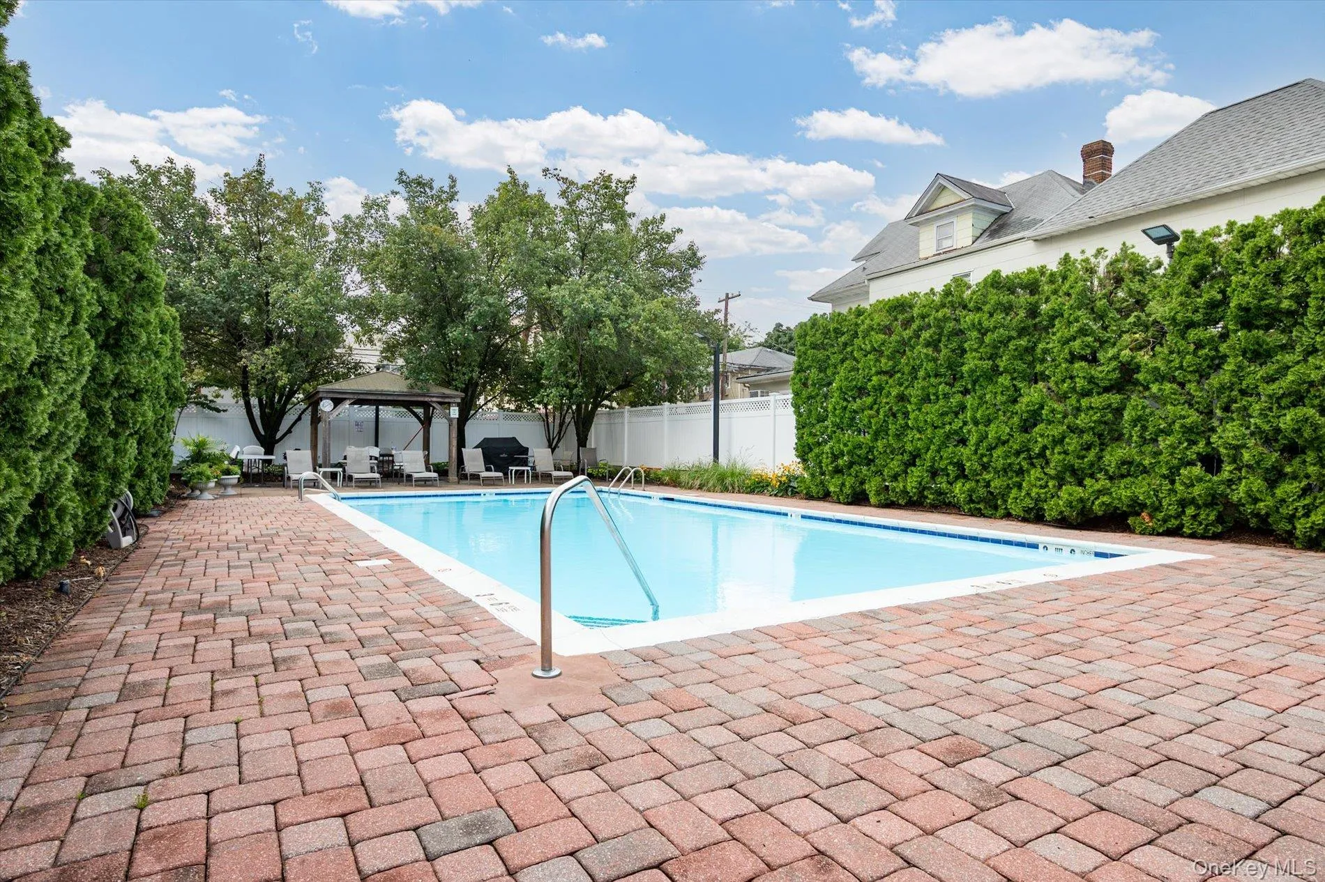 242 Maple Avenue, North Hempstead, NY, 5 Bedrooms Bedrooms, 5 Rooms Rooms,2 BathroomsBathrooms,Residential Lease,For Rent,Maple,0,1033210 242 Maple Avenue, North Hempstead, NY, 5 Bedrooms Bedrooms, 5 Rooms Rooms,2 BathroomsBathrooms,Residential Lease,For Rent,Maple,0,1033210