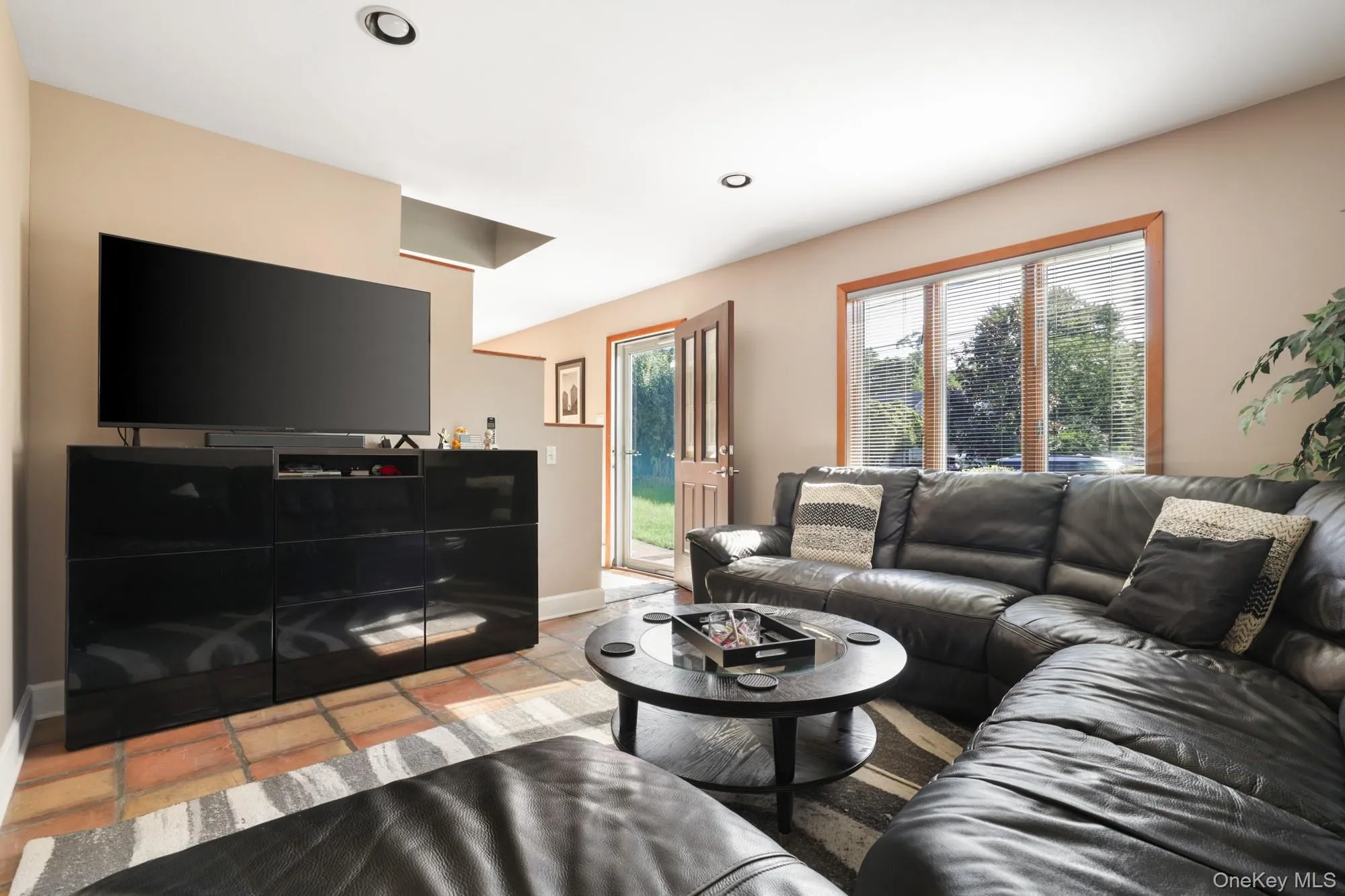 2100 North Drive, Hempstead, NY, 3 Bedrooms Bedrooms, 6 Rooms Rooms,1 BathroomBathrooms,Residential,For Rent,North,0,1033217 2100 North Drive, Hempstead, NY, 3 Bedrooms Bedrooms, 6 Rooms Rooms,1 BathroomBathrooms,Residential,For Rent,North,0,1033217