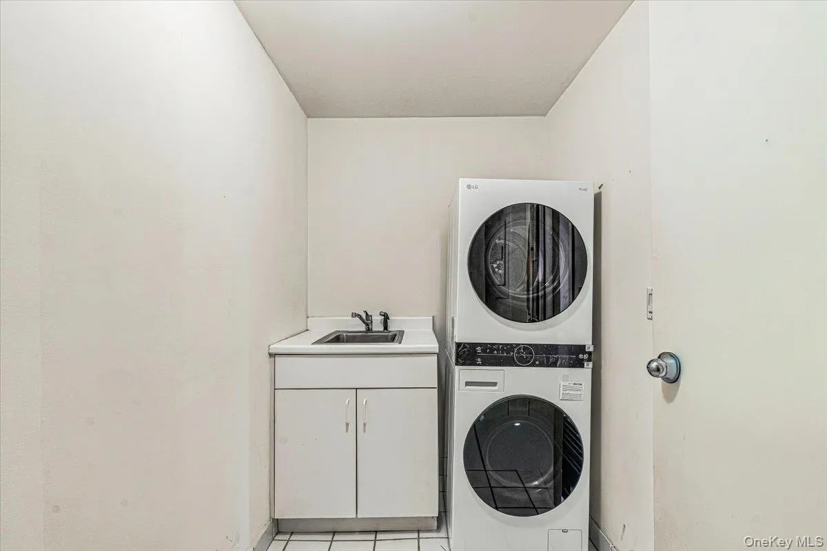 100 Hilton Avenue, Hempstead, NY, 1 Bedroom Bedrooms, 4 Room Rooms,1 BathroomBathrooms,Residential Lease,For Rent,Hilton,0,1033220 100 Hilton Avenue, Hempstead, NY, 1 Bedroom Bedrooms, 4 Room Rooms,1 BathroomBathrooms,Residential Lease,For Rent,Hilton,0,1033220