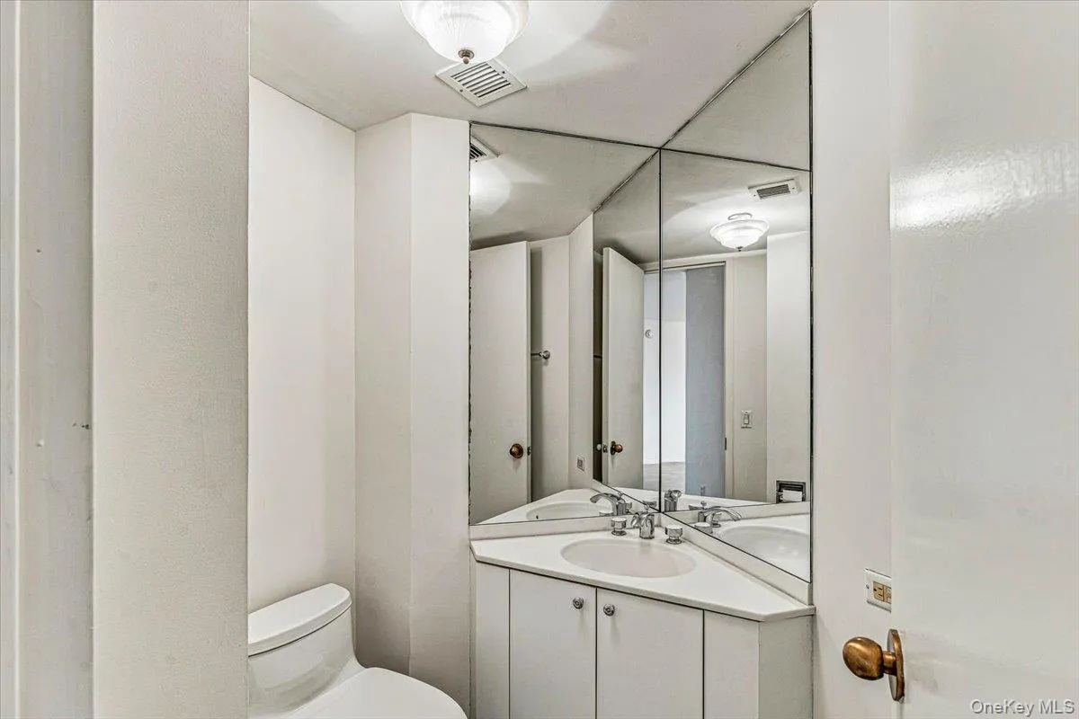 100 Hilton Avenue, Hempstead, NY, 1 Bedroom Bedrooms, 4 Room Rooms,1 BathroomBathrooms,Residential Lease,For Rent,Hilton,0,1033220 100 Hilton Avenue, Hempstead, NY, 1 Bedroom Bedrooms, 4 Room Rooms,1 BathroomBathrooms,Residential Lease,For Rent,Hilton,0,1033220