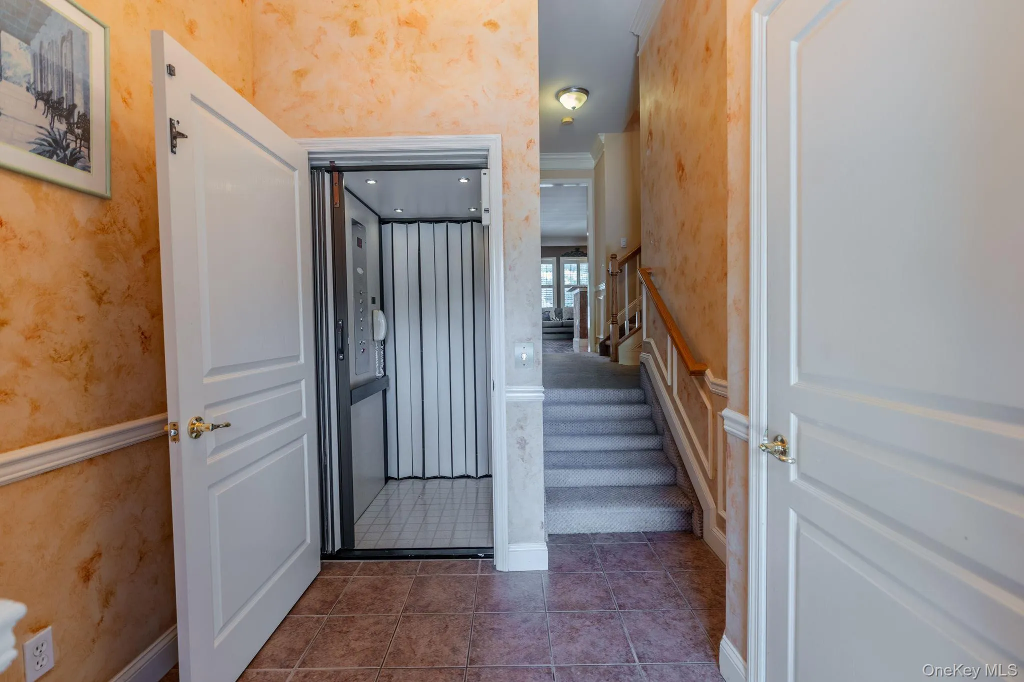 Foyer w/elevator Foyer w/elevator