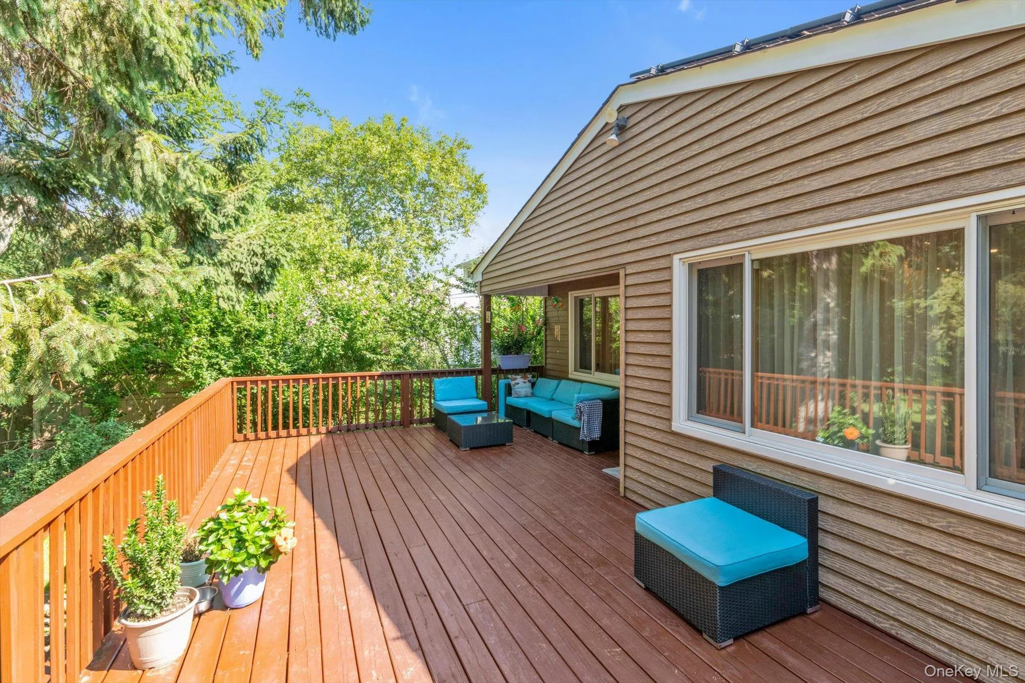 Expansive wood deck Expansive wood deck