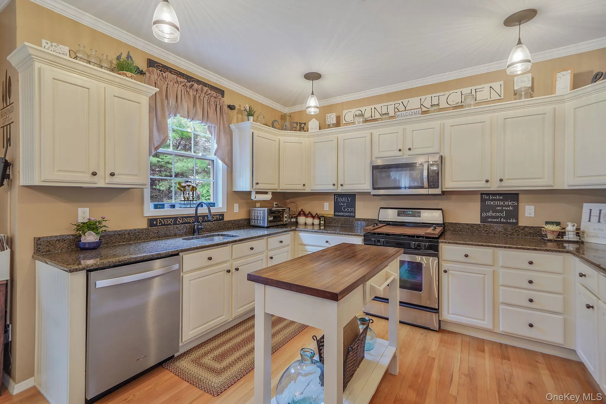 52 Shady View Crossing, Brookhaven, NY, 4 Bedrooms Bedrooms, 8 Rooms Rooms,2 BathroomsBathrooms,Residential,For Rent,Shady View,0,1033231 52 Shady View Crossing, Brookhaven, NY, 4 Bedrooms Bedrooms, 8 Rooms Rooms,2 BathroomsBathrooms,Residential,For Rent,Shady View,0,1033231