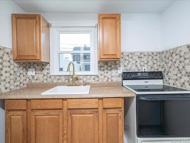 18 Old Farm Road, Hempstead, NY, 6 Bedrooms Bedrooms, 10 Rooms Rooms,2 BathroomsBathrooms,Residential,For Rent,Old Farm,0,1033238 18 Old Farm Road, Hempstead, NY, 6 Bedrooms Bedrooms, 10 Rooms Rooms,2 BathroomsBathrooms,Residential,For Rent,Old Farm,0,1033238