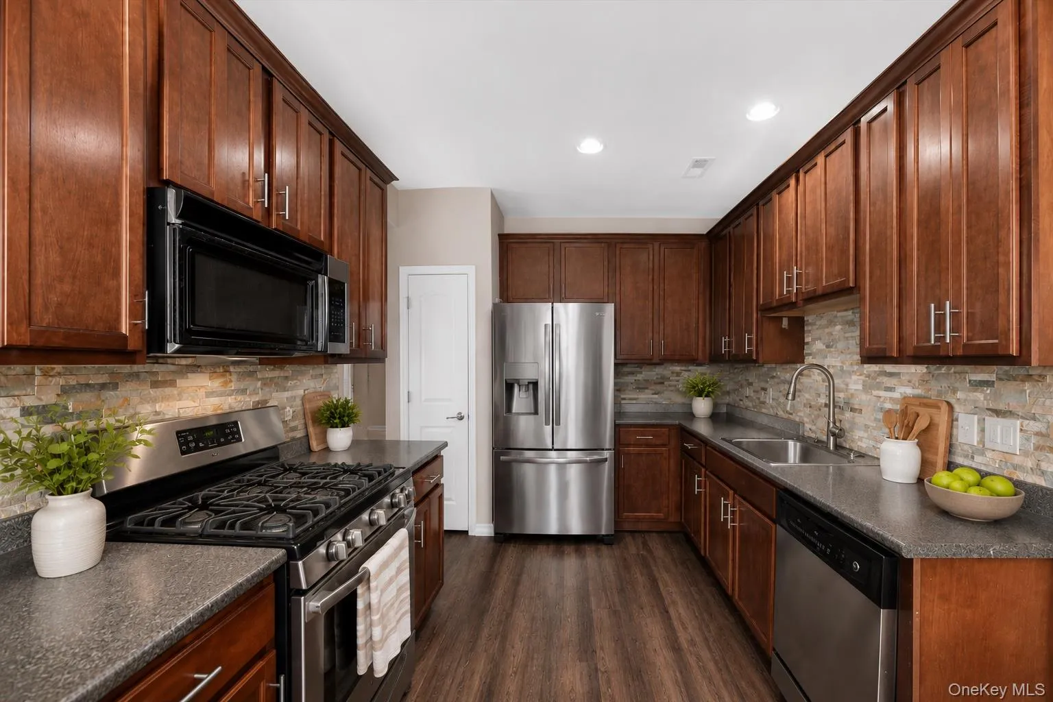 4 Kless Court, Middletown, NY, 3 Bedrooms Bedrooms, 7 Rooms Rooms,2 BathroomsBathrooms,Residential,For Rent,Kless,0,1033242 4 Kless Court, Middletown, NY, 3 Bedrooms Bedrooms, 7 Rooms Rooms,2 BathroomsBathrooms,Residential,For Rent,Kless,0,1033242