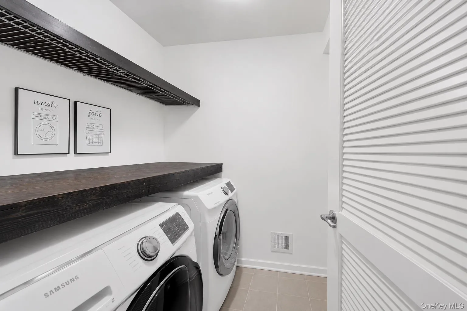 4 Kless Court, Middletown, NY, 3 Bedrooms Bedrooms, 7 Rooms Rooms,2 BathroomsBathrooms,Residential,For Rent,Kless,0,1033242 4 Kless Court, Middletown, NY, 3 Bedrooms Bedrooms, 7 Rooms Rooms,2 BathroomsBathrooms,Residential,For Rent,Kless,0,1033242