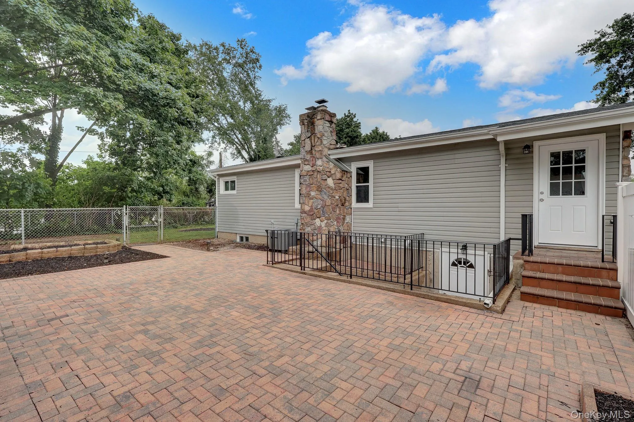 47 Hayrick Lane, Smithtown, NY, 3 Bedrooms Bedrooms, 8 Rooms Rooms,2 BathroomsBathrooms,Residential,For Rent,Hayrick,0,1033244 47 Hayrick Lane, Smithtown, NY, 3 Bedrooms Bedrooms, 8 Rooms Rooms,2 BathroomsBathrooms,Residential,For Rent,Hayrick,0,1033244