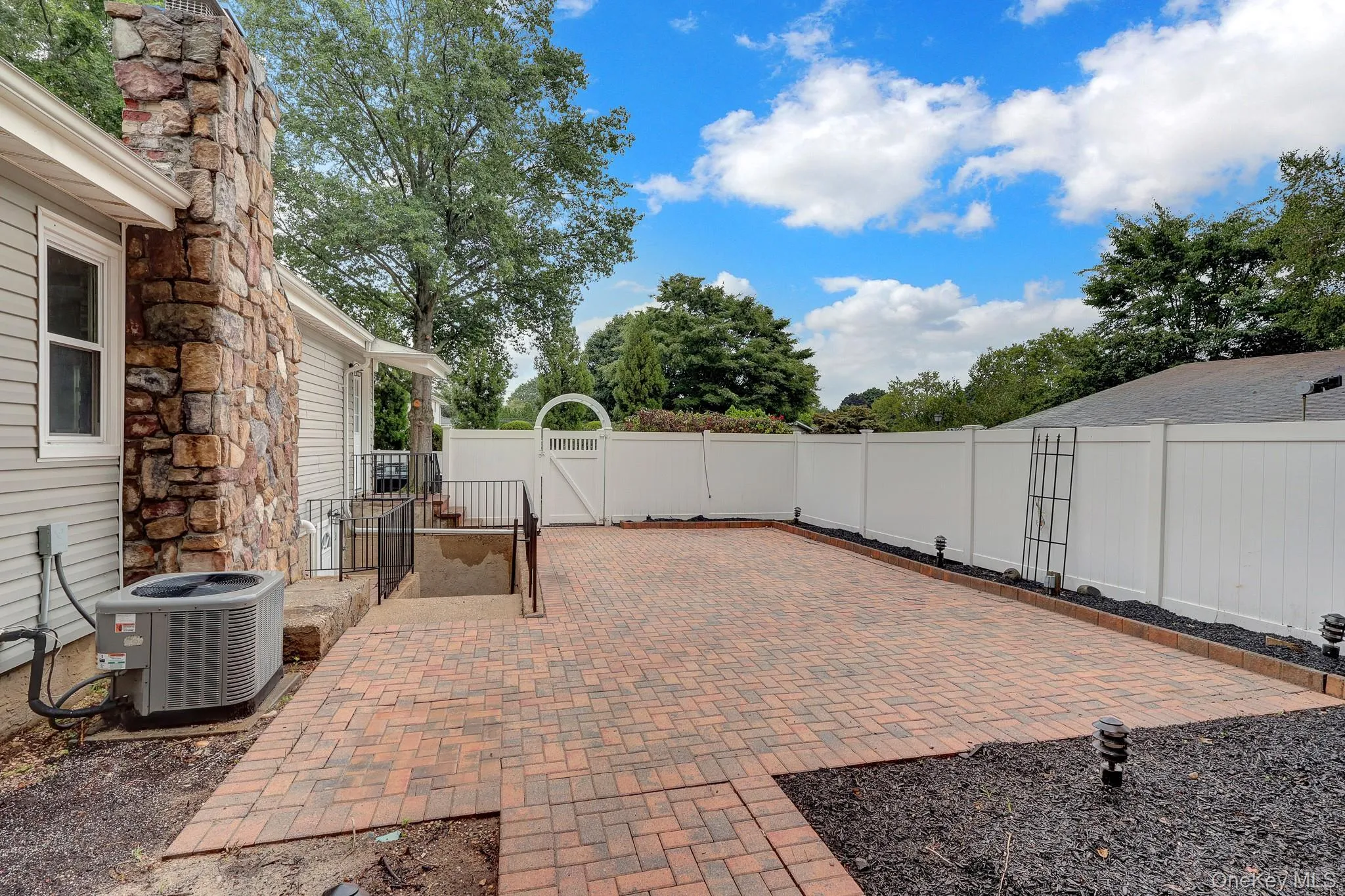 47 Hayrick Lane, Smithtown, NY, 3 Bedrooms Bedrooms, 8 Rooms Rooms,2 BathroomsBathrooms,Residential,For Rent,Hayrick,0,1033244 47 Hayrick Lane, Smithtown, NY, 3 Bedrooms Bedrooms, 8 Rooms Rooms,2 BathroomsBathrooms,Residential,For Rent,Hayrick,0,1033244