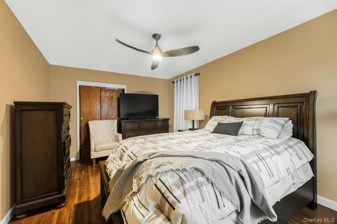 725 230th Street, New York, NY, 3 Bedrooms Bedrooms, 6 Rooms Rooms,1 BathroomBathrooms,Residential,For Rent,230th,0,1033263 725 230th Street, New York, NY, 3 Bedrooms Bedrooms, 6 Rooms Rooms,1 BathroomBathrooms,Residential,For Rent,230th,0,1033263