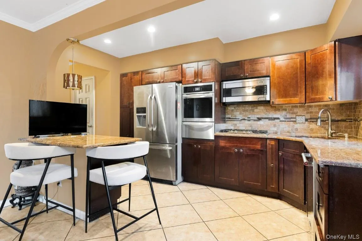 725 230th Street, New York, NY, 3 Bedrooms Bedrooms, 6 Rooms Rooms,1 BathroomBathrooms,Residential,For Rent,230th,0,1033263 725 230th Street, New York, NY, 3 Bedrooms Bedrooms, 6 Rooms Rooms,1 BathroomBathrooms,Residential,For Rent,230th,0,1033263