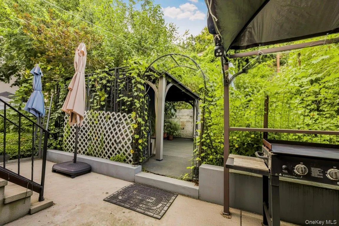 725 230th Street, New York, NY, 3 Bedrooms Bedrooms, 6 Rooms Rooms,1 BathroomBathrooms,Residential,For Rent,230th,0,1033263 725 230th Street, New York, NY, 3 Bedrooms Bedrooms, 6 Rooms Rooms,1 BathroomBathrooms,Residential,For Rent,230th,0,1033263