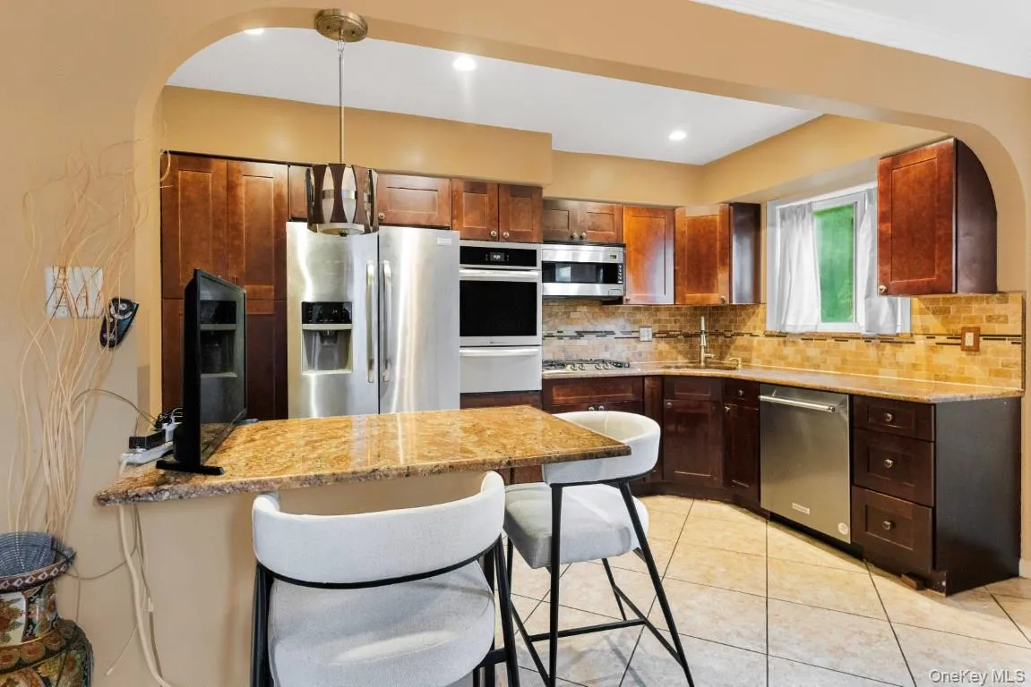 725 230th Street, New York, NY, 3 Bedrooms Bedrooms, 6 Rooms Rooms,1 BathroomBathrooms,Residential,For Rent,230th,0,1033263 725 230th Street, New York, NY, 3 Bedrooms Bedrooms, 6 Rooms Rooms,1 BathroomBathrooms,Residential,For Rent,230th,0,1033263