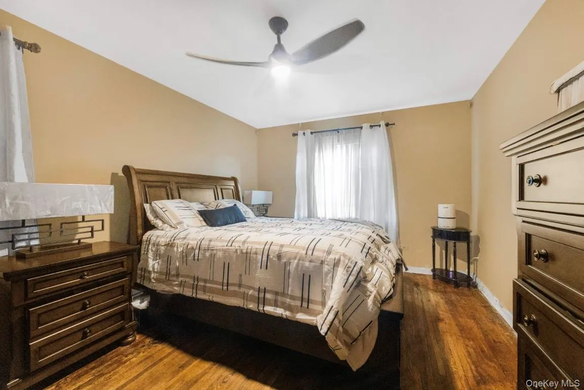 725 230th Street, New York, NY, 3 Bedrooms Bedrooms, 6 Rooms Rooms,1 BathroomBathrooms,Residential,For Rent,230th,0,1033263 725 230th Street, New York, NY, 3 Bedrooms Bedrooms, 6 Rooms Rooms,1 BathroomBathrooms,Residential,For Rent,230th,0,1033263