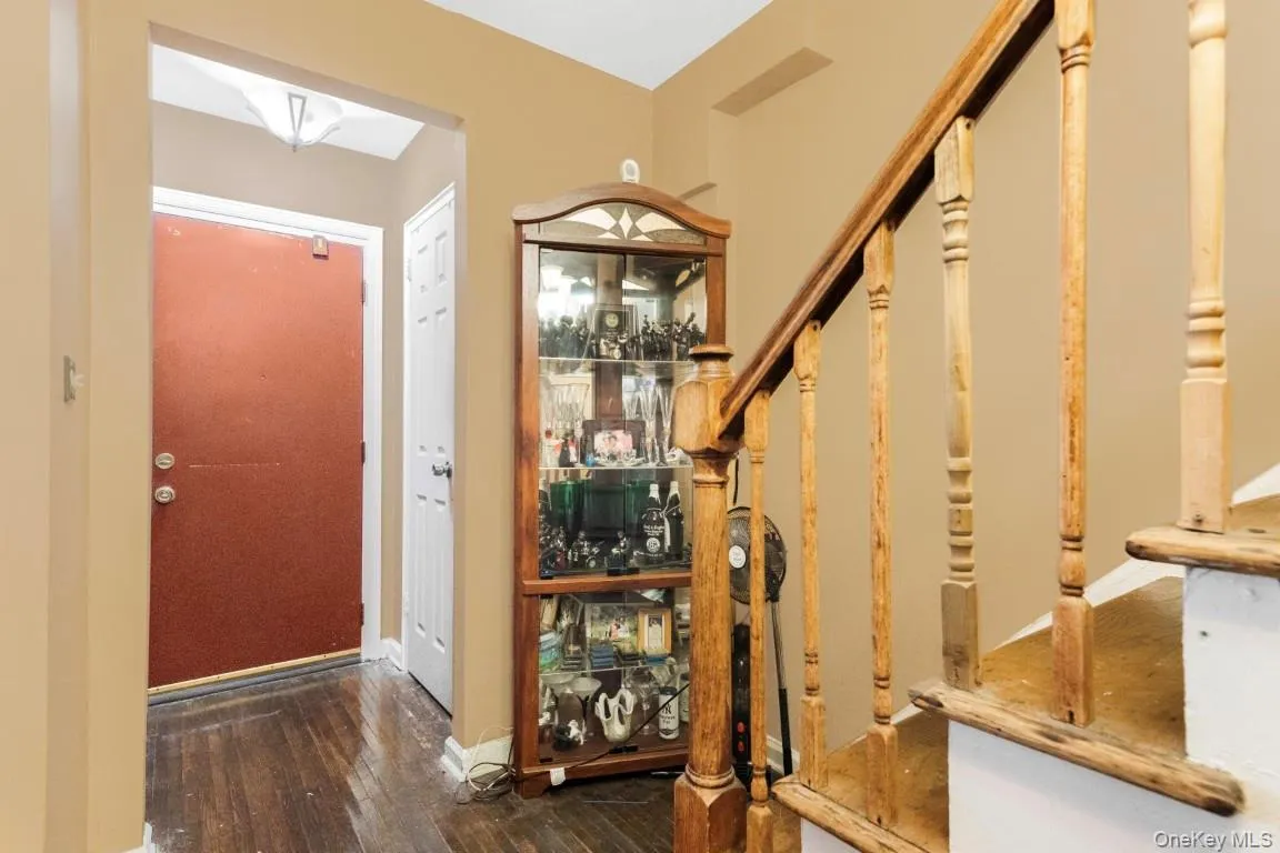 725 230th Street, New York, NY, 3 Bedrooms Bedrooms, 6 Rooms Rooms,1 BathroomBathrooms,Residential,For Rent,230th,0,1033263 725 230th Street, New York, NY, 3 Bedrooms Bedrooms, 6 Rooms Rooms,1 BathroomBathrooms,Residential,For Rent,230th,0,1033263