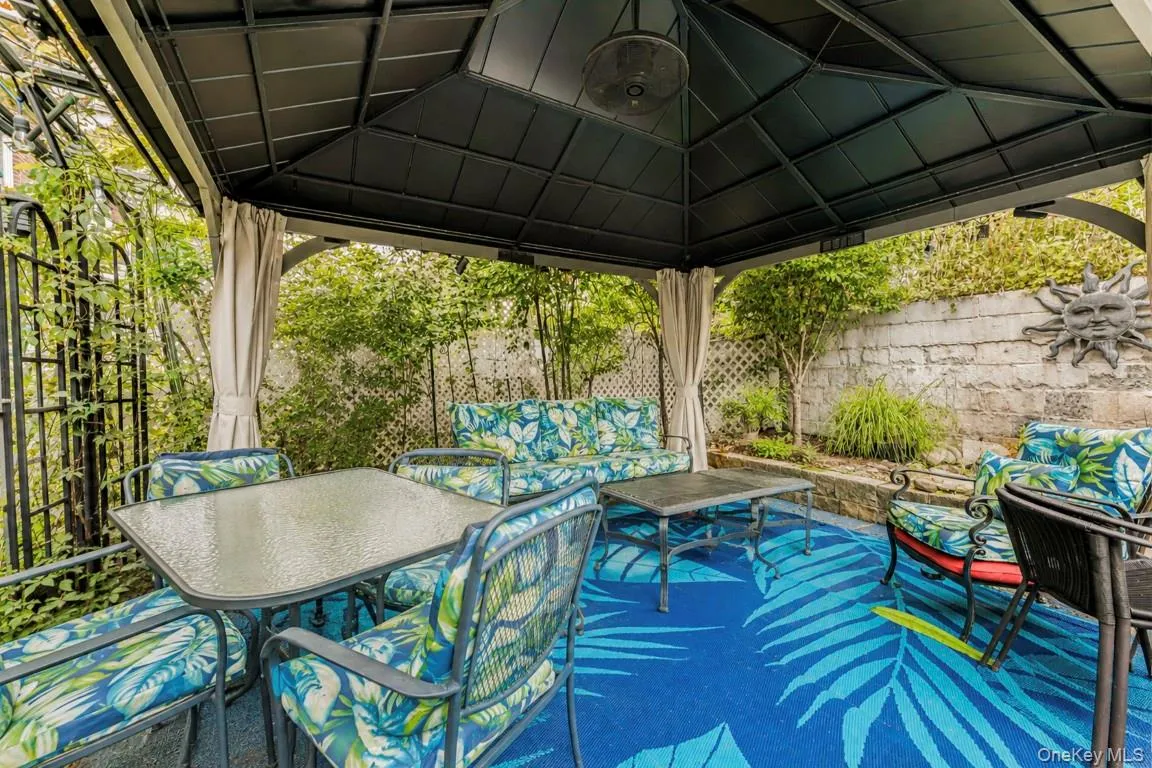 725 230th Street, New York, NY, 3 Bedrooms Bedrooms, 6 Rooms Rooms,1 BathroomBathrooms,Residential,For Rent,230th,0,1033263 725 230th Street, New York, NY, 3 Bedrooms Bedrooms, 6 Rooms Rooms,1 BathroomBathrooms,Residential,For Rent,230th,0,1033263