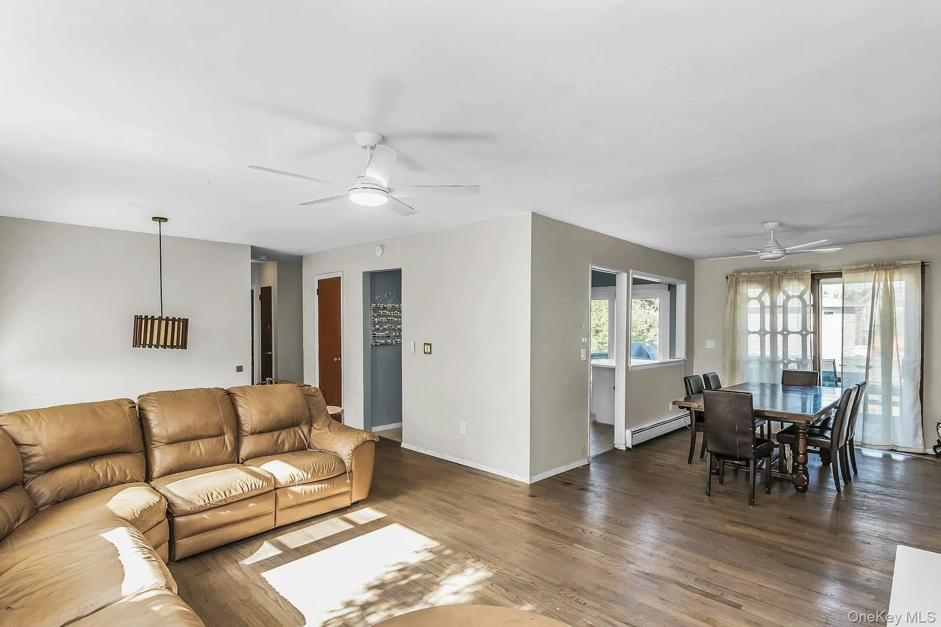 Living Rm, Dining Rm Living Rm, Dining Rm