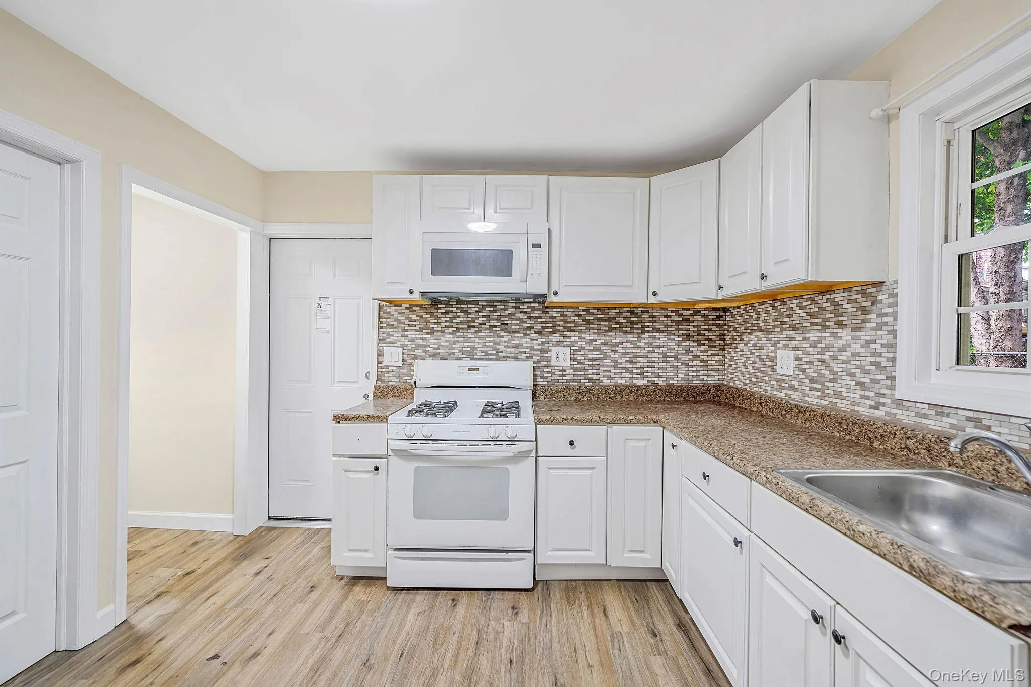 263 Valcour Avenue, Hempstead, NY, 2 Bedrooms Bedrooms, 3 Rooms Rooms,1 BathroomBathrooms,Residential,For Rent,Valcour,0,1033283 263 Valcour Avenue, Hempstead, NY, 2 Bedrooms Bedrooms, 3 Rooms Rooms,1 BathroomBathrooms,Residential,For Rent,Valcour,0,1033283