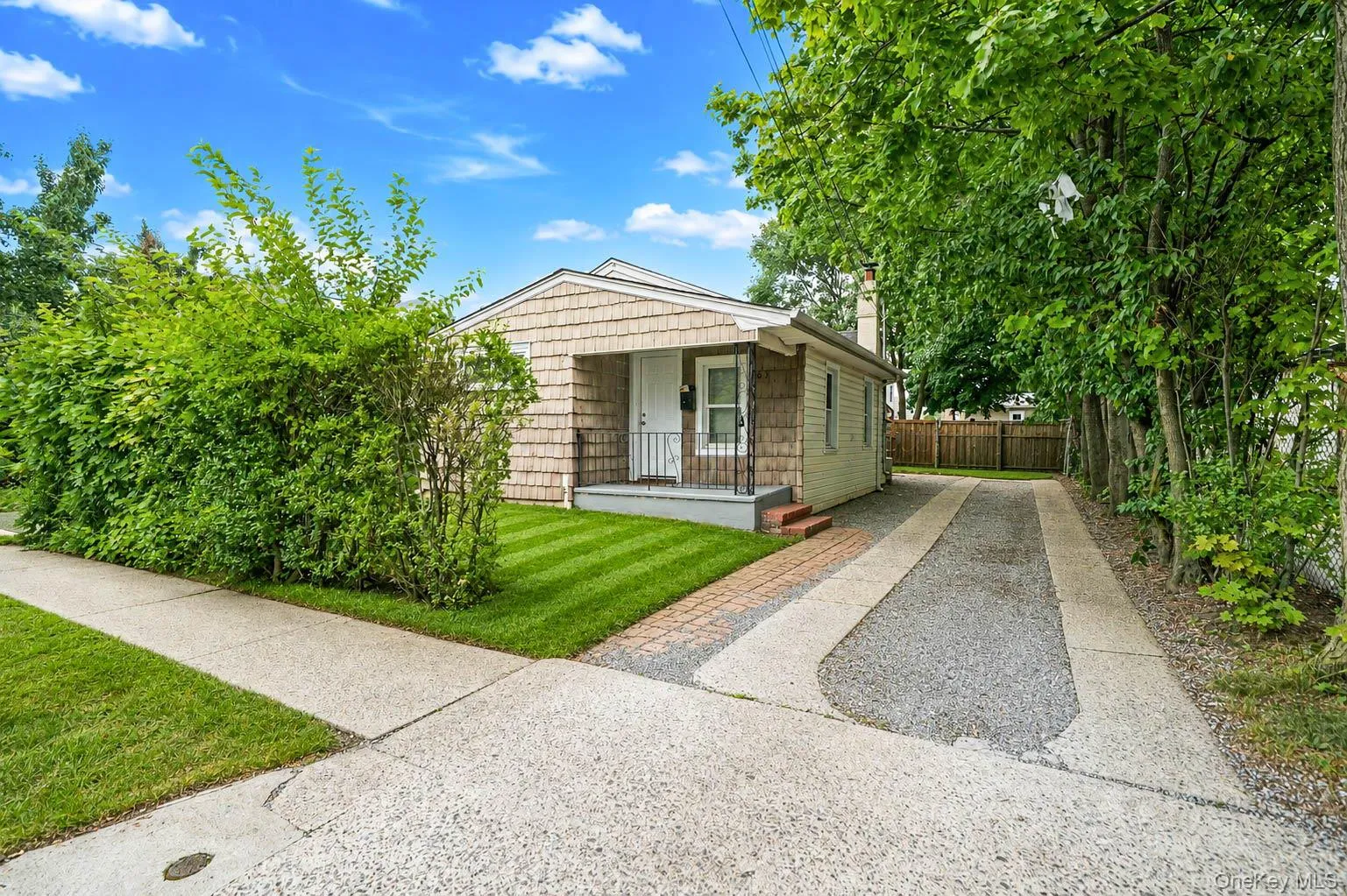 263 Valcour Avenue, Hempstead, NY, 2 Bedrooms Bedrooms, 3 Rooms Rooms,1 BathroomBathrooms,Residential,For Rent,Valcour,0,1033283 263 Valcour Avenue, Hempstead, NY, 2 Bedrooms Bedrooms, 3 Rooms Rooms,1 BathroomBathrooms,Residential,For Rent,Valcour,0,1033283