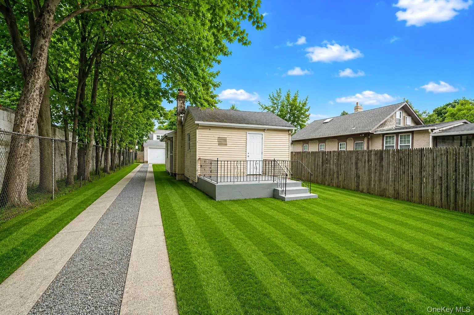 263 Valcour Avenue, Hempstead, NY, 2 Bedrooms Bedrooms, 3 Rooms Rooms,1 BathroomBathrooms,Residential,For Rent,Valcour,0,1033283 263 Valcour Avenue, Hempstead, NY, 2 Bedrooms Bedrooms, 3 Rooms Rooms,1 BathroomBathrooms,Residential,For Rent,Valcour,0,1033283
