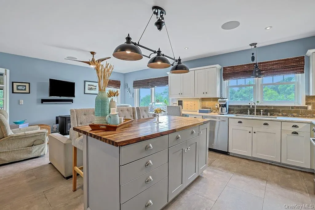 21 Anderson Avenue, Mount Pleasant, NY, 4 Bedrooms Bedrooms, 9 Rooms Rooms,2 BathroomsBathrooms,Residential Lease,For Rent,Anderson,0,1033287 21 Anderson Avenue, Mount Pleasant, NY, 4 Bedrooms Bedrooms, 9 Rooms Rooms,2 BathroomsBathrooms,Residential Lease,For Rent,Anderson,0,1033287