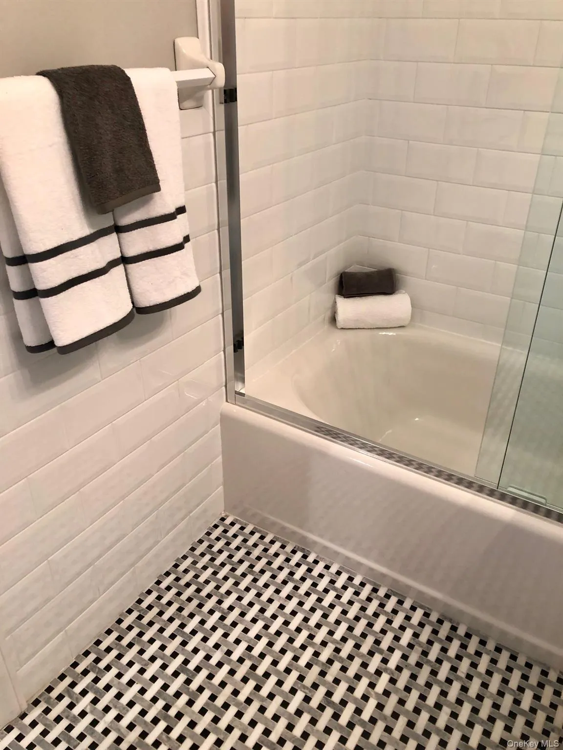 53 OLD OAK Lane, Hempstead, NY, 2 Bedrooms Bedrooms, 5 Rooms Rooms,1 BathroomBathrooms,Residential Lease,For Rent,OLD OAK,0,1033290 53 OLD OAK Lane, Hempstead, NY, 2 Bedrooms Bedrooms, 5 Rooms Rooms,1 BathroomBathrooms,Residential Lease,For Rent,OLD OAK,0,1033290
