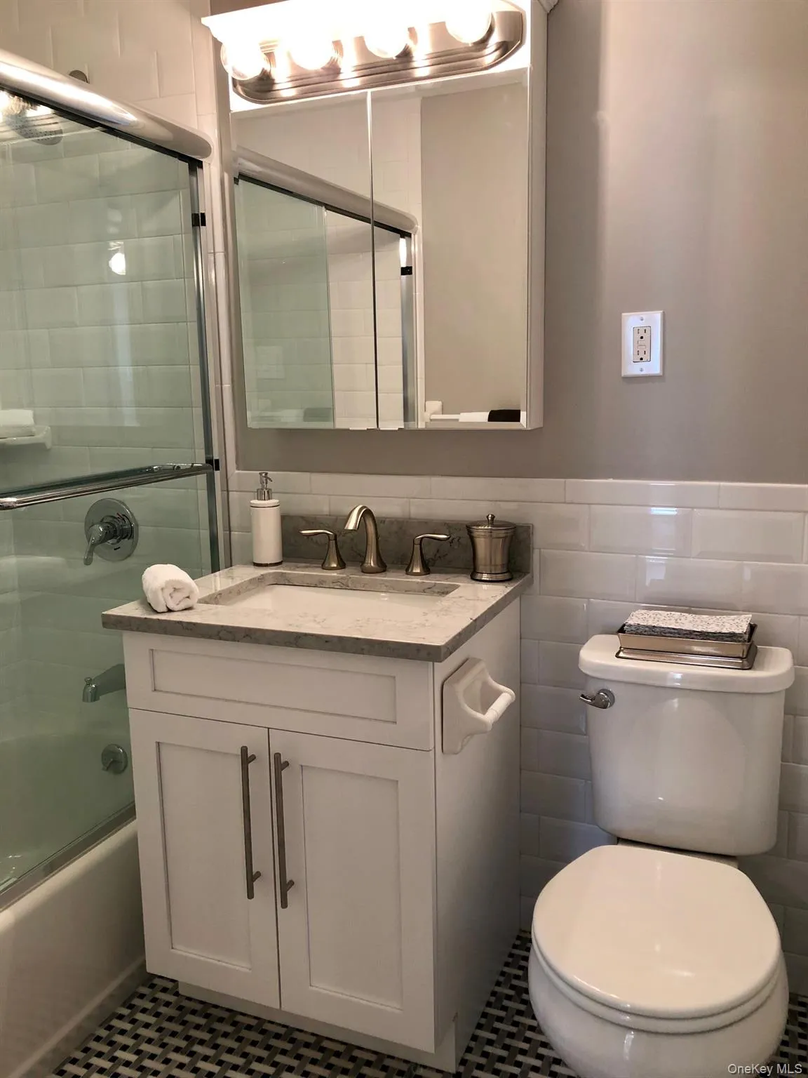 53 OLD OAK Lane, Hempstead, NY, 2 Bedrooms Bedrooms, 5 Rooms Rooms,1 BathroomBathrooms,Residential Lease,For Rent,OLD OAK,0,1033290 53 OLD OAK Lane, Hempstead, NY, 2 Bedrooms Bedrooms, 5 Rooms Rooms,1 BathroomBathrooms,Residential Lease,For Rent,OLD OAK,0,1033290