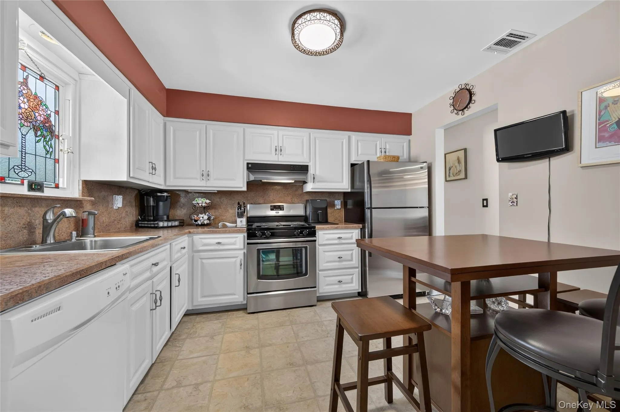 15 1st Avenue, Oyster Bay, NY, 4 Bedrooms Bedrooms, 9 Rooms Rooms,2 BathroomsBathrooms,Residential,For Rent,1st,0,1033307 15 1st Avenue, Oyster Bay, NY, 4 Bedrooms Bedrooms, 9 Rooms Rooms,2 BathroomsBathrooms,Residential,For Rent,1st,0,1033307