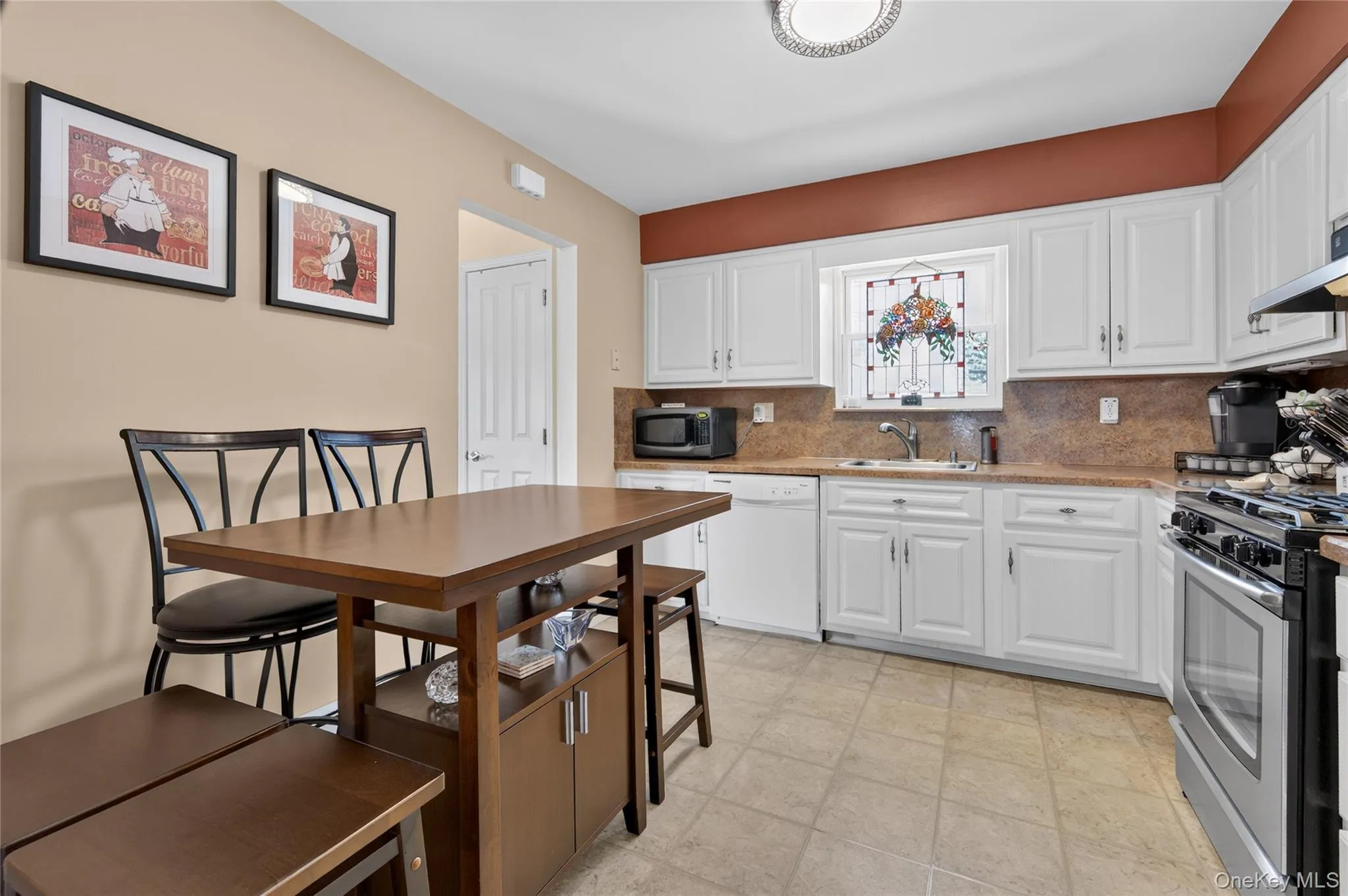 15 1st Avenue, Oyster Bay, NY, 4 Bedrooms Bedrooms, 9 Rooms Rooms,2 BathroomsBathrooms,Residential,For Rent,1st,0,1033307 15 1st Avenue, Oyster Bay, NY, 4 Bedrooms Bedrooms, 9 Rooms Rooms,2 BathroomsBathrooms,Residential,For Rent,1st,0,1033307
