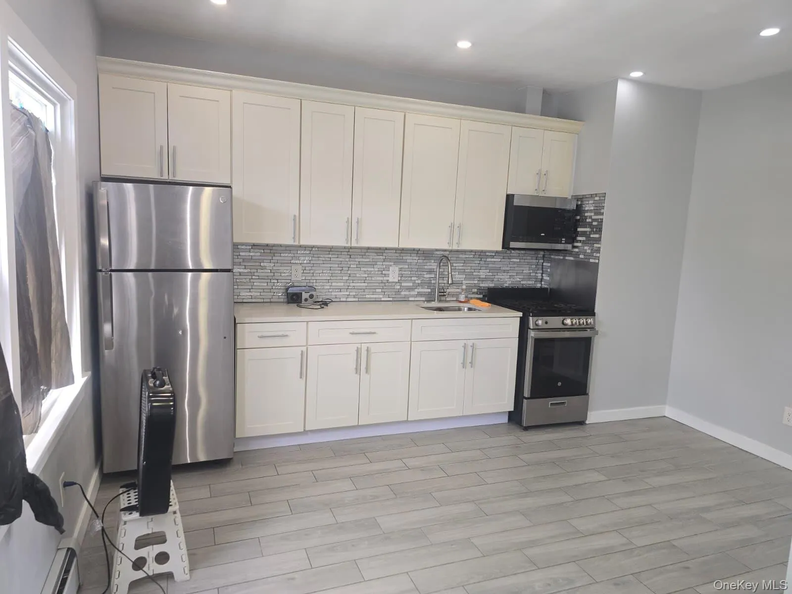 9007 Rockaway Boulevard, New York, NY, 2 Bedrooms Bedrooms, 3 Rooms Rooms,1 BathroomBathrooms,Residential Lease,For Rent,Rockaway,0,1033308 9007 Rockaway Boulevard, New York, NY, 2 Bedrooms Bedrooms, 3 Rooms Rooms,1 BathroomBathrooms,Residential Lease,For Rent,Rockaway,0,1033308