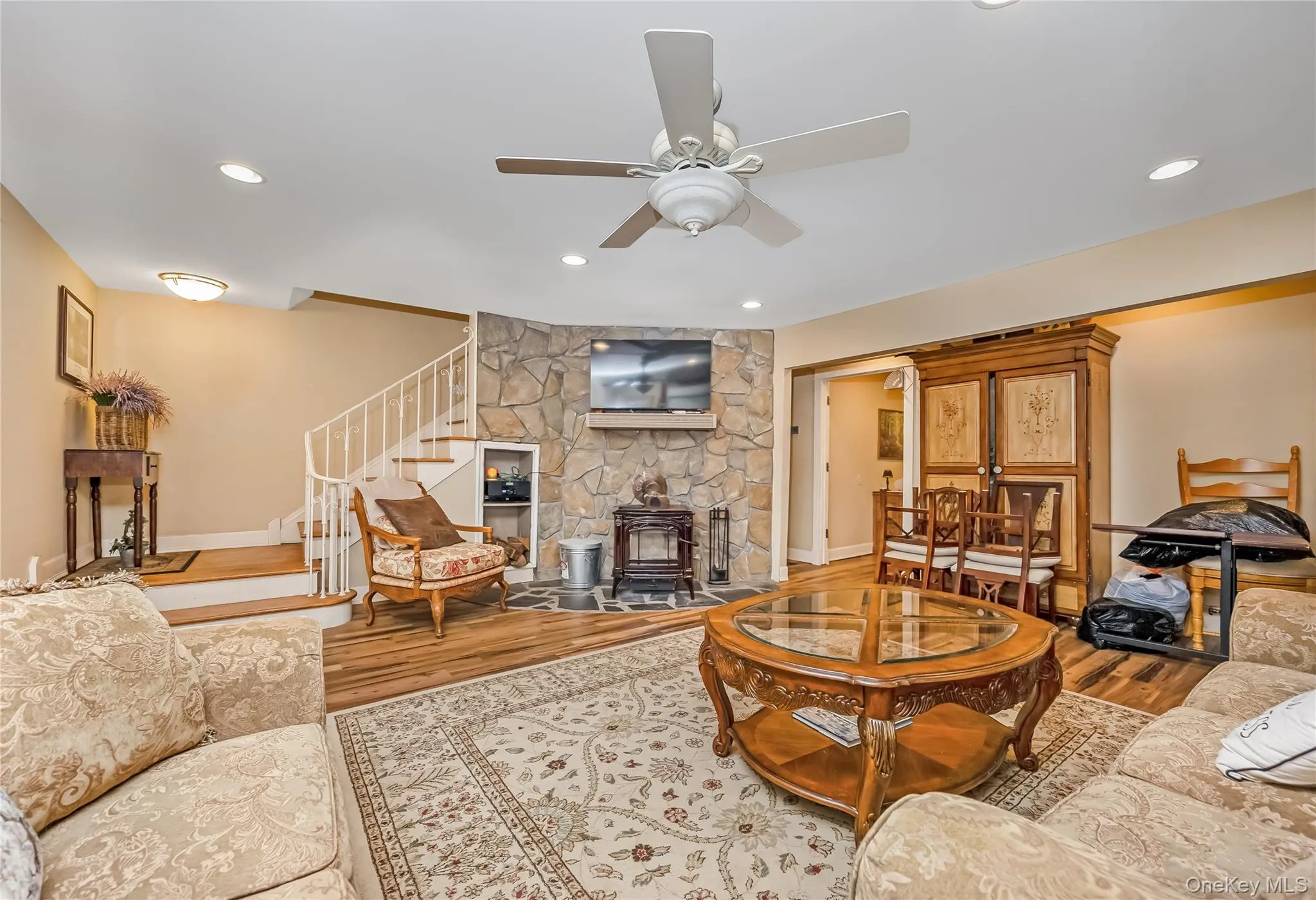 645 Middle Country Road, Brookhaven, NY, 3 Bedrooms Bedrooms, 7 Rooms Rooms,Residential,For Rent,Middle Country,0,1033309 645 Middle Country Road, Brookhaven, NY, 3 Bedrooms Bedrooms, 7 Rooms Rooms,Residential,For Rent,Middle Country,0,1033309
