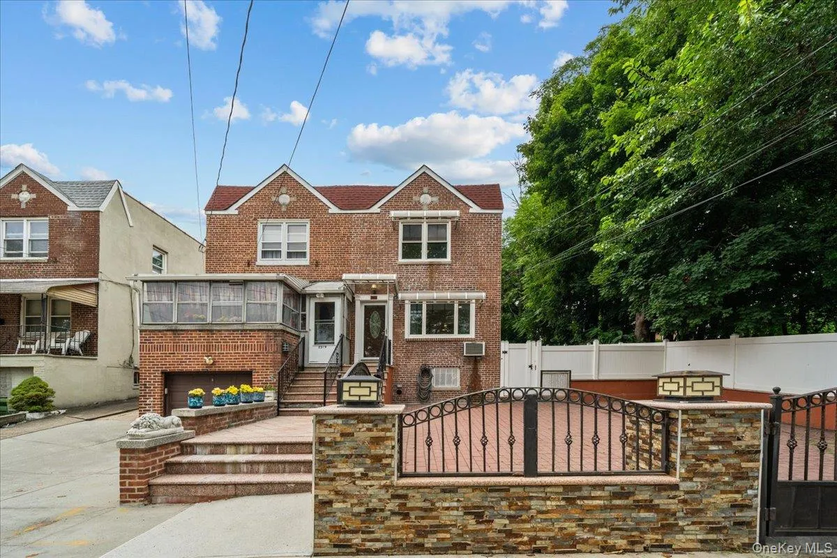 2351 Kingsland Avenue, New York, NY, 3 Bedrooms Bedrooms, 6 Rooms Rooms,1 BathroomBathrooms,Residential,For Rent,Kingsland,0,1033312 2351 Kingsland Avenue, New York, NY, 3 Bedrooms Bedrooms, 6 Rooms Rooms,1 BathroomBathrooms,Residential,For Rent,Kingsland,0,1033312